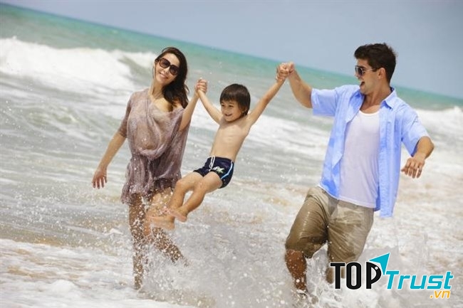 Kĩ năng sống cha mẹ nên dạy con khi đi du lịch