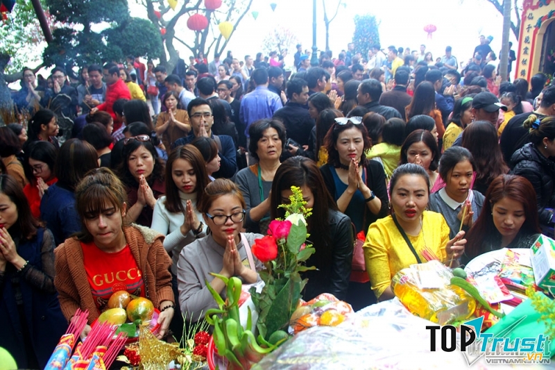 Kinh nghiệm đi lễ Phủ Tây Hồ, cách sắm lễ, cầu tài lộc