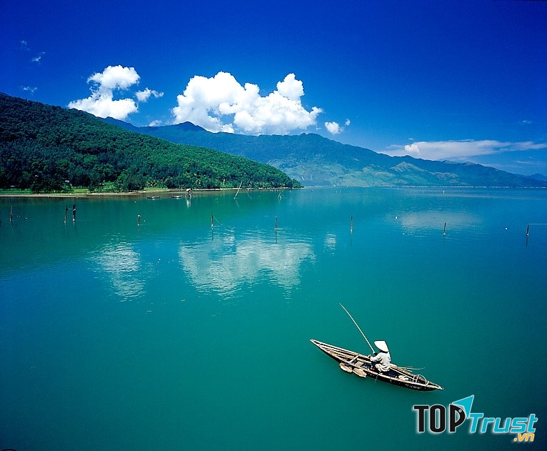 Làng chài trên cung đường ven biển của Việt Nam