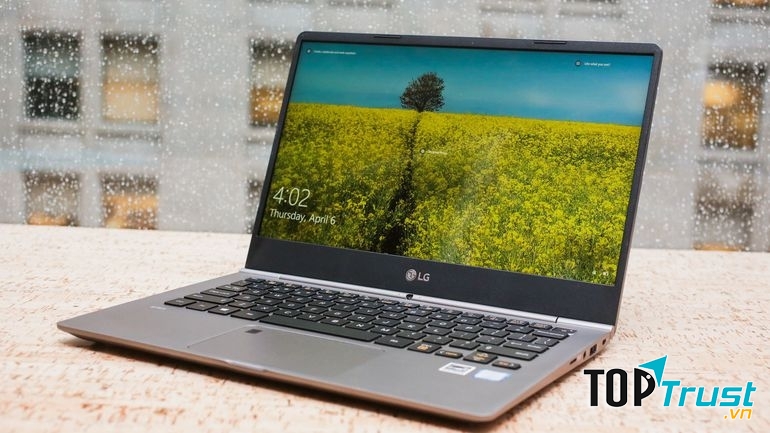 Laptop có pin được đánh giá tốt nhất trong năm 2017