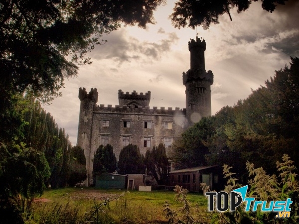 Lâu đài ma quái đáng sợ nhất trên thế giới