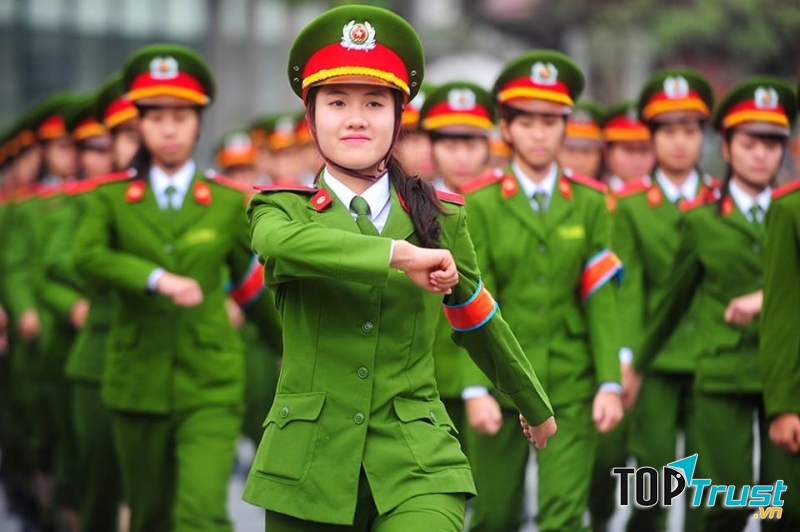 Lí do bạn nên lấy một người vợ trong ngành công an nhân dân