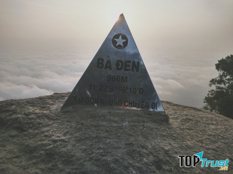 Lí do khiến bạn nên leo núi Bà Đen một lần trong đời