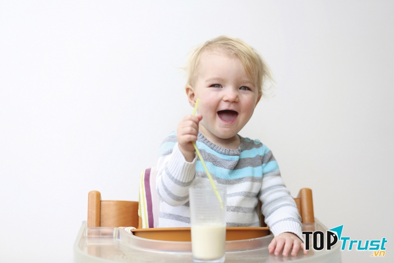 Loại sữa bột cho bé bị táo bón tốt nhất thị trường hiện nay