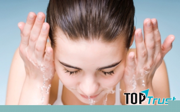 Loại sữa rửa mặt tốt nhất mà bác sĩ da liễu khuyên dùng