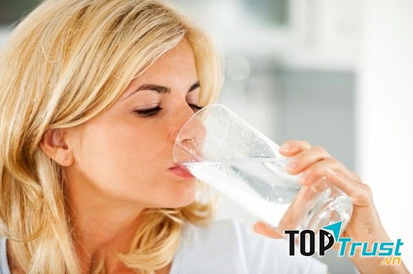Lợi ích cho sức khỏe từ việc uống nước mỗi buổi sáng