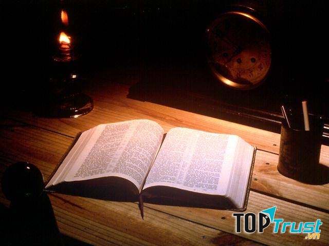 Lý do bạn phải có Kinh Thánh trên tủ sách