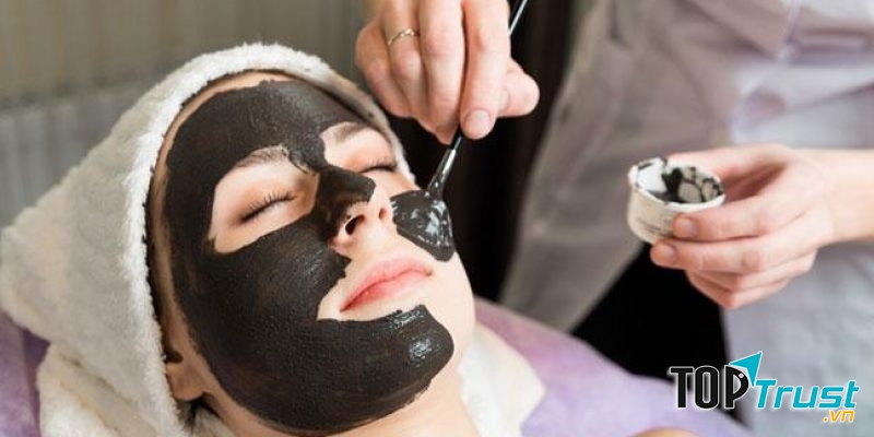 Mặt nạ than hoạt tính giúp làm sạch sâu