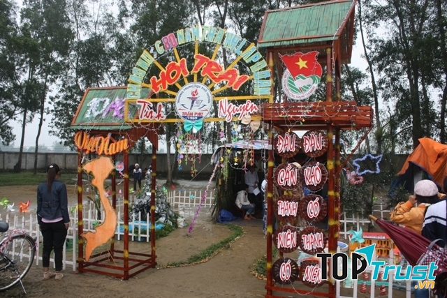 Mẫu cổng trại hè đẹp và ý nghĩa nhất