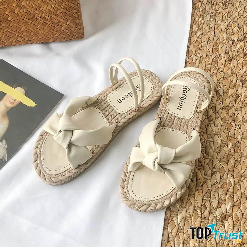 Mẫu giày dép “hot trend” nổi như cồn năm 2020 cứ thấy là mê