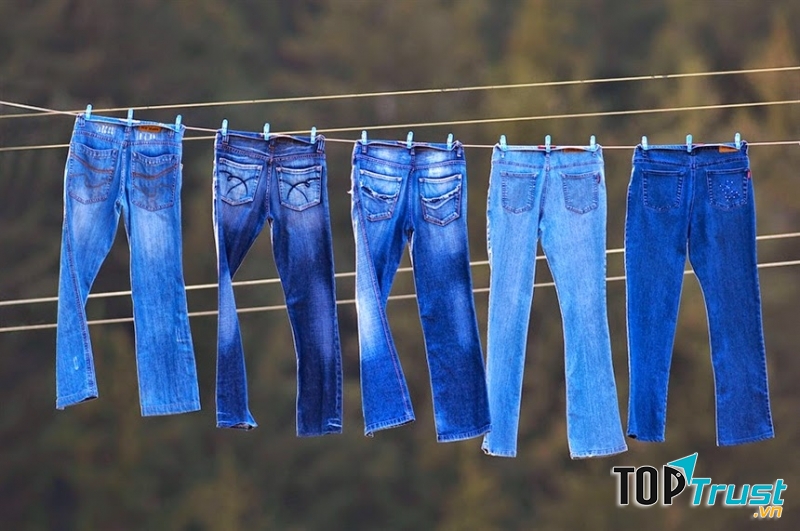Mẹo hay để giặt quần jean không bị ra màu cực hiệu quả