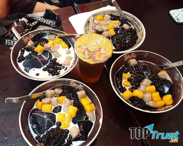 Món ăn ngon nhất phố đi bộ Nguyễn Huệ, TP. Hồ Chí Minh