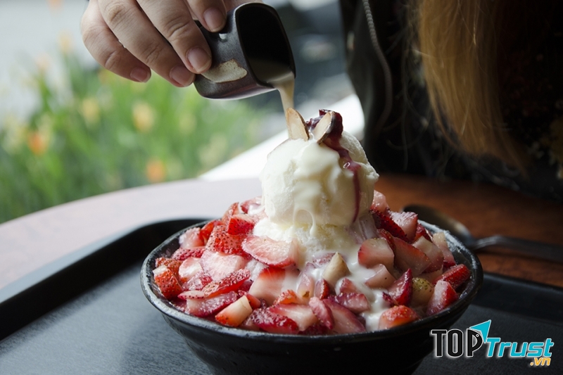 Món ăn vặt Hàn Quốc đang được yêu thích nhất tại Sài Gòn