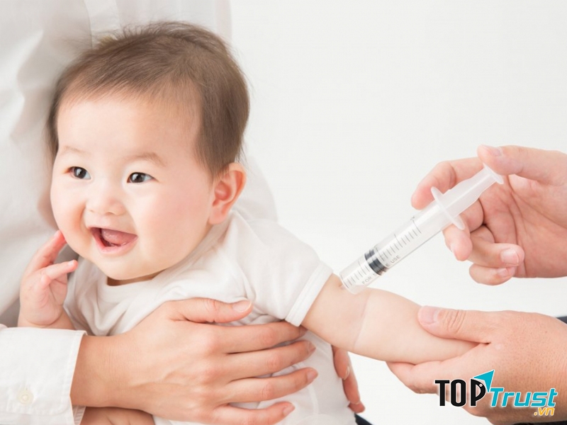 Mũi vacxin tiêm phòng cần thiết cho trẻ dưới 1 tuổi