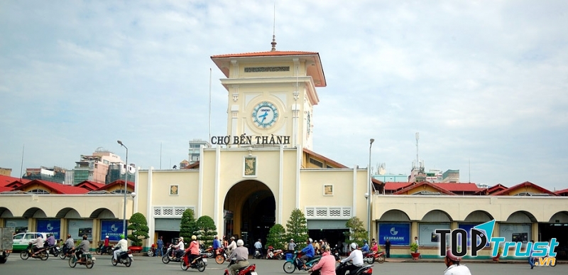 Ngôi chợ lâu đời và nổi tiếng nhất ở TP.HCM