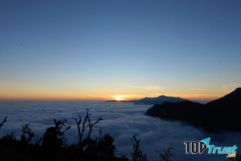 Ngọn núi có phong cảnh đẹp nhất Việt Nam