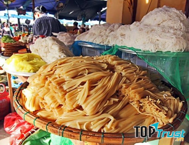 Nhà hàng cao cấp phục vụ món cao lầu ngon nhất Hội An