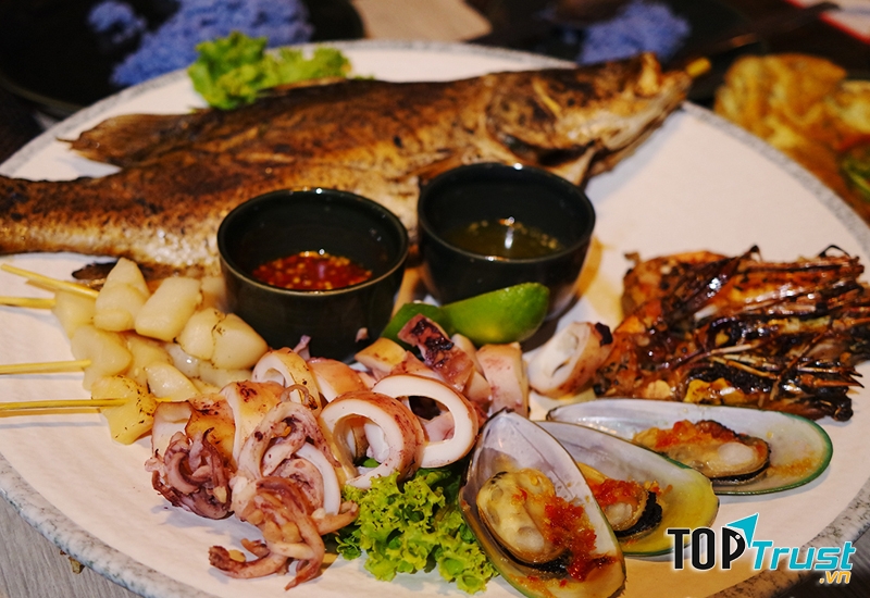 Nhà hàng tổ chức, đặt tiệc 30/4 - 1/5 lý tưởng ở Hà Nội