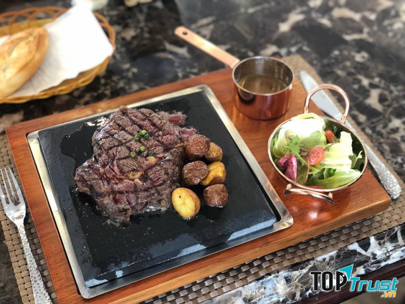 Nhà hàng tổ chức tiệc tất niên cuối năm lý tưởng nhất tại quận 5, TP. HCM