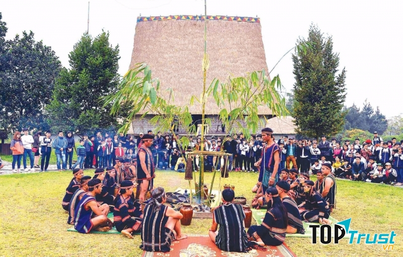 Nhân vật ảnh hưởng nhất đối với nền văn hóa Việt Nam