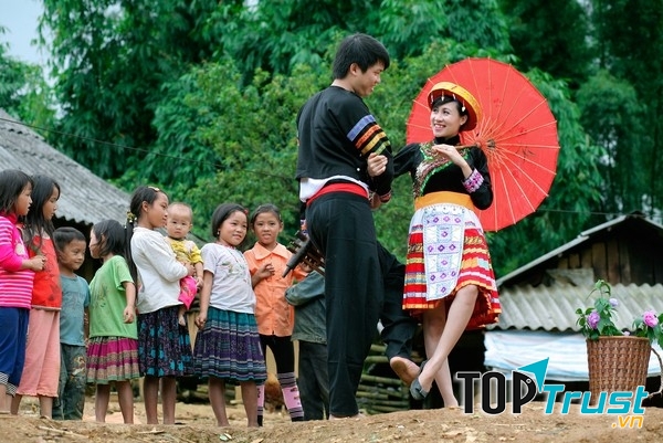 Phiên chợ thu hút khách du lịch nhất Việt Nam