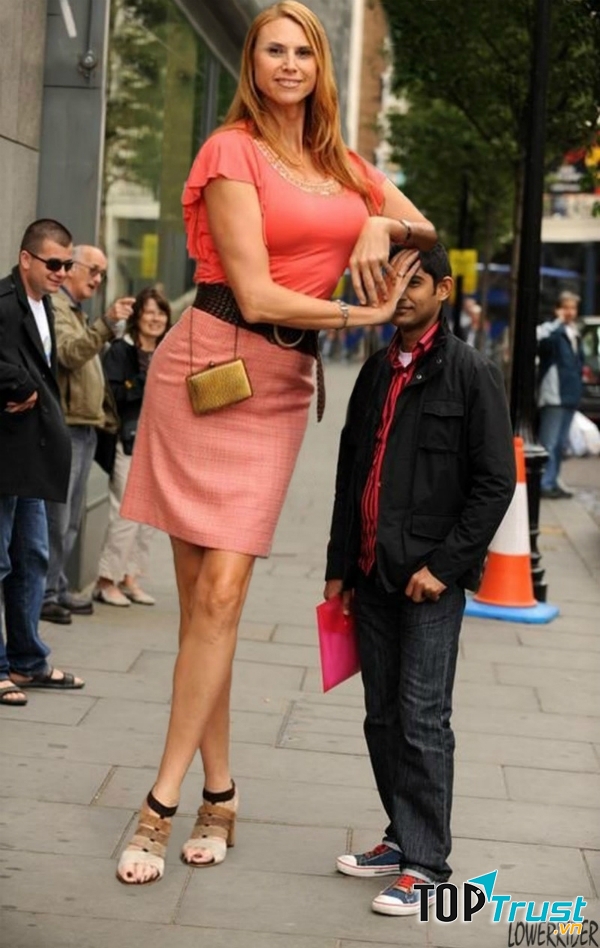 Phụ nữ cao nhất thế giới hiện nay