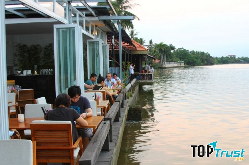 Quán ăn bên bờ sông có không gian lãng mạn nhất tại Sài Gòn