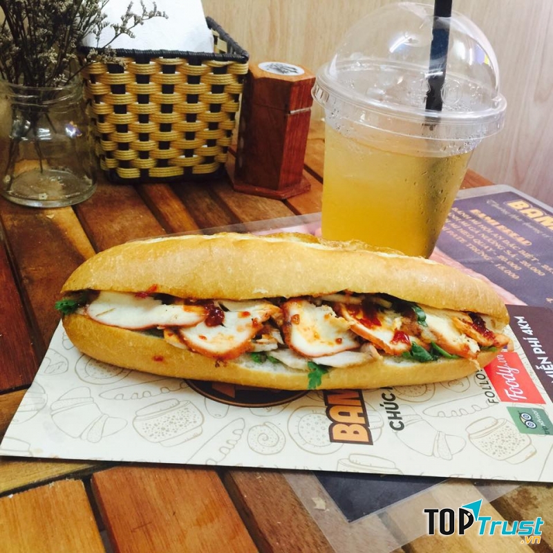 Quán ăn ngon tại phố Trần Khát Chân, Hà Nội