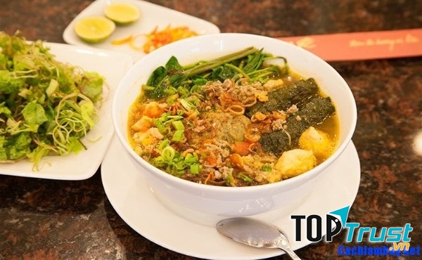 Quán bánh đa cua ngon nổi tiếng nhất Hải Phòng