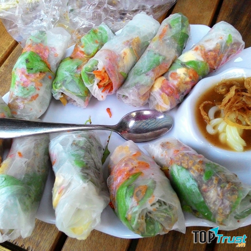 Quán bánh tráng cuốn thịt ngon nhất ở Hà Nội