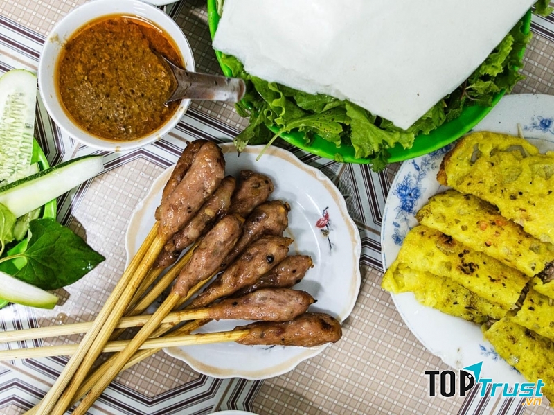 Quán bánh xèo, nem lụi ngon Hà Nội