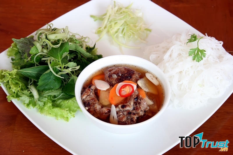 Quán bún chả ngon nổi tiếng Hà Nội