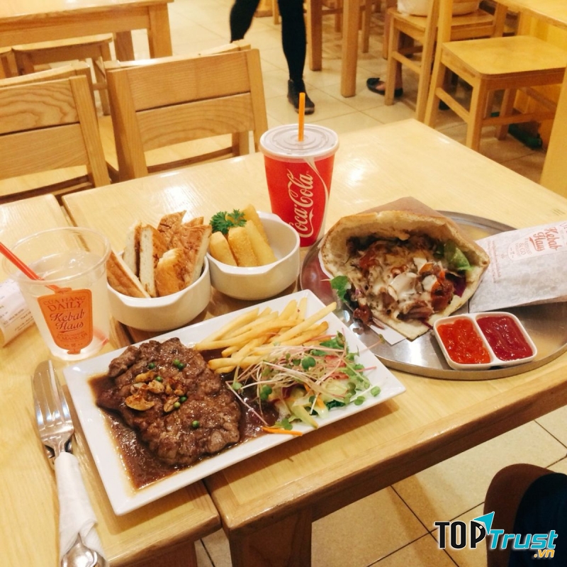 Quán cà phê bánh ngọt ngon tuyệt tại phố Yên Phụ, Hà Nội