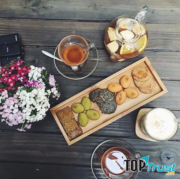 Quán cà phê, trà sữa view đẹp tại phố Nguyễn Khang - Hà Nội