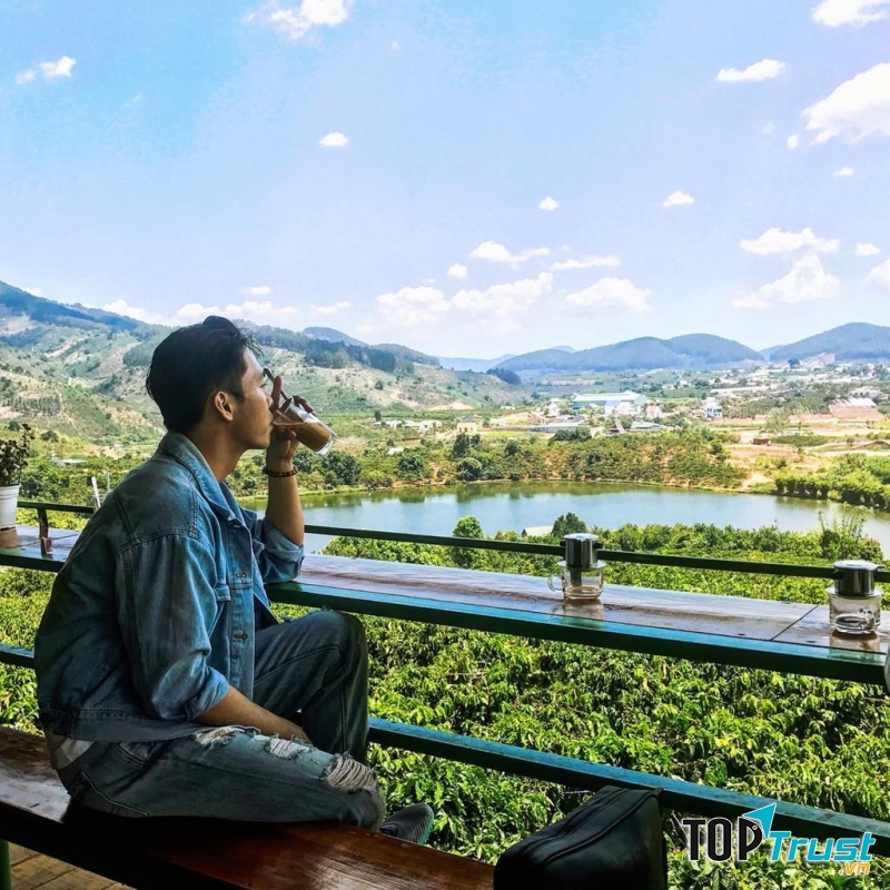 Quán cà phê view trên cao đẹp nhất Đà Lạt khiến bạn mê mẩn