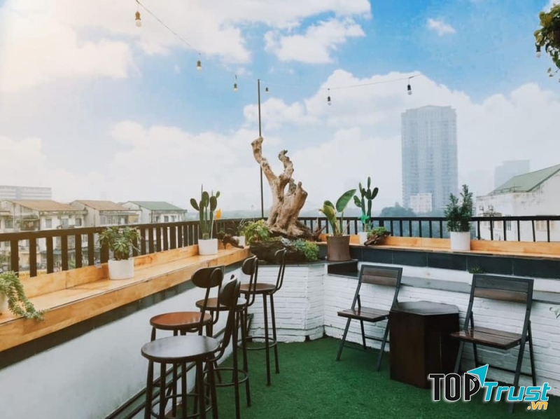 Quán cafe view đẹp nhất ở đường Nguyễn Văn Huyên, Hà Nội