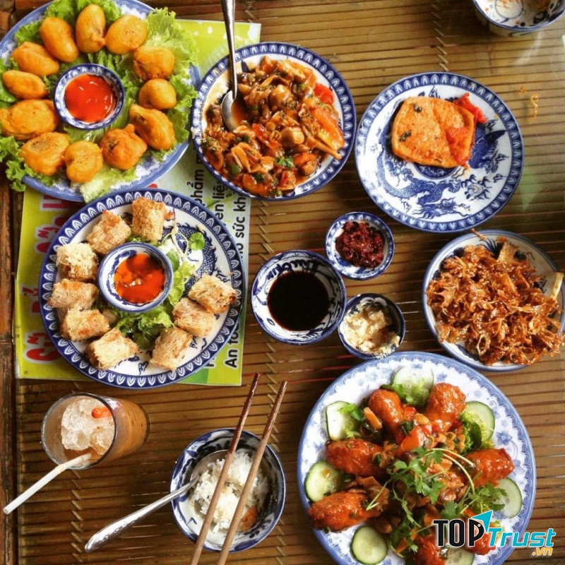 Quán cơm chay ngon nổi tiếng nhất ở Huế