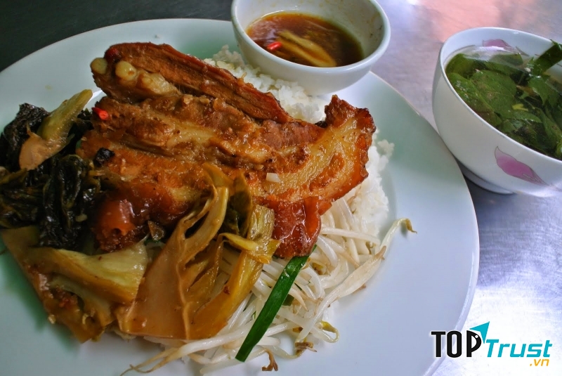 Quán cơm ngon nhất gần bệnh viện Bạch Mai, Hà Nội