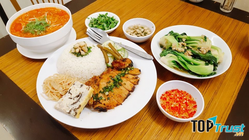 Quán cơm tấm ngon nức tiếng ở Hà Nội