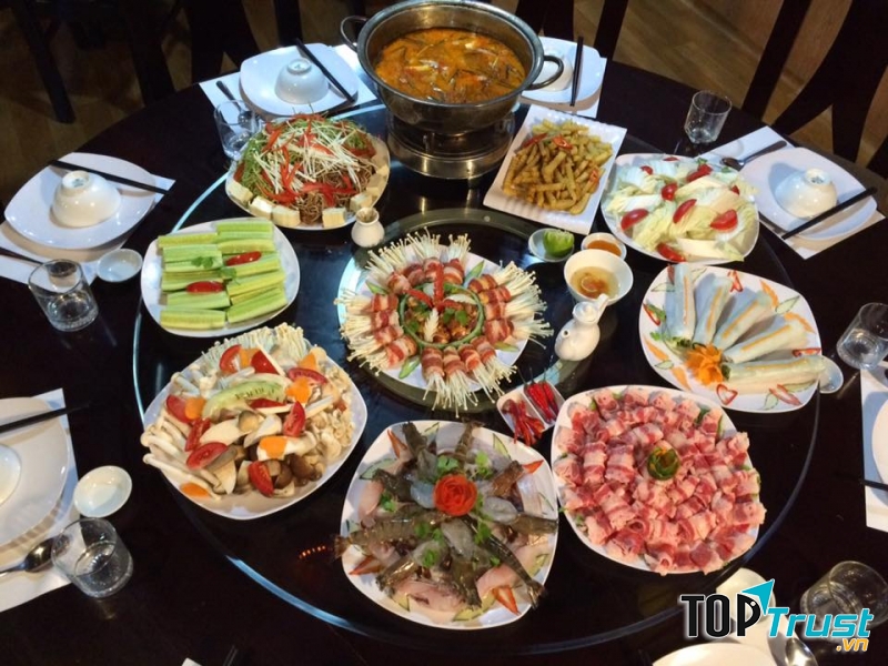 Quán lẩu ngon nhất đường Lạc Long Quân, Tây Hồ