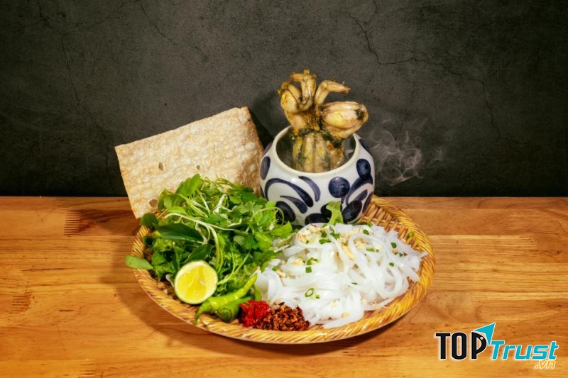 Quán mì quảng ngon và được săn lùng nhất Huế