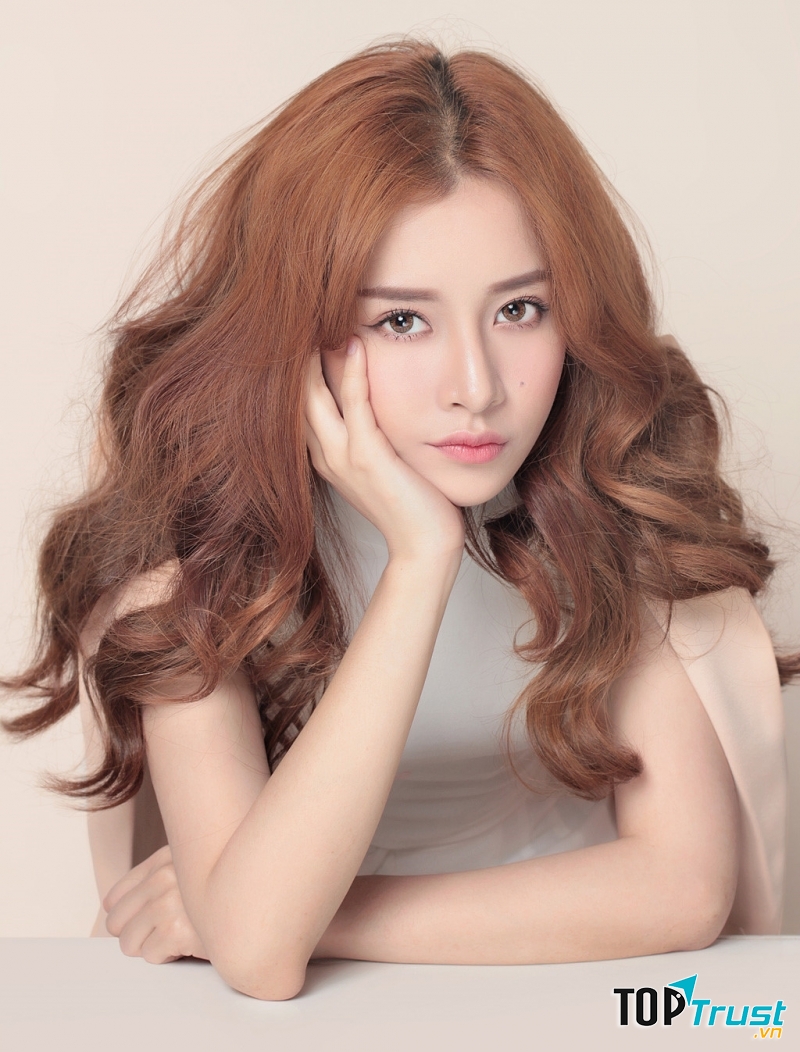 Quý cô tuổi Dậu nổi tiếng nhất của showbiz Việt