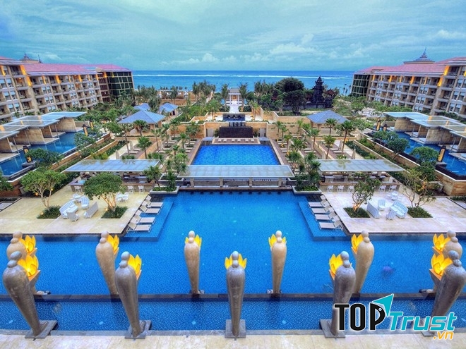 Resort sang trọng bậc nhất ven biển miền Trung