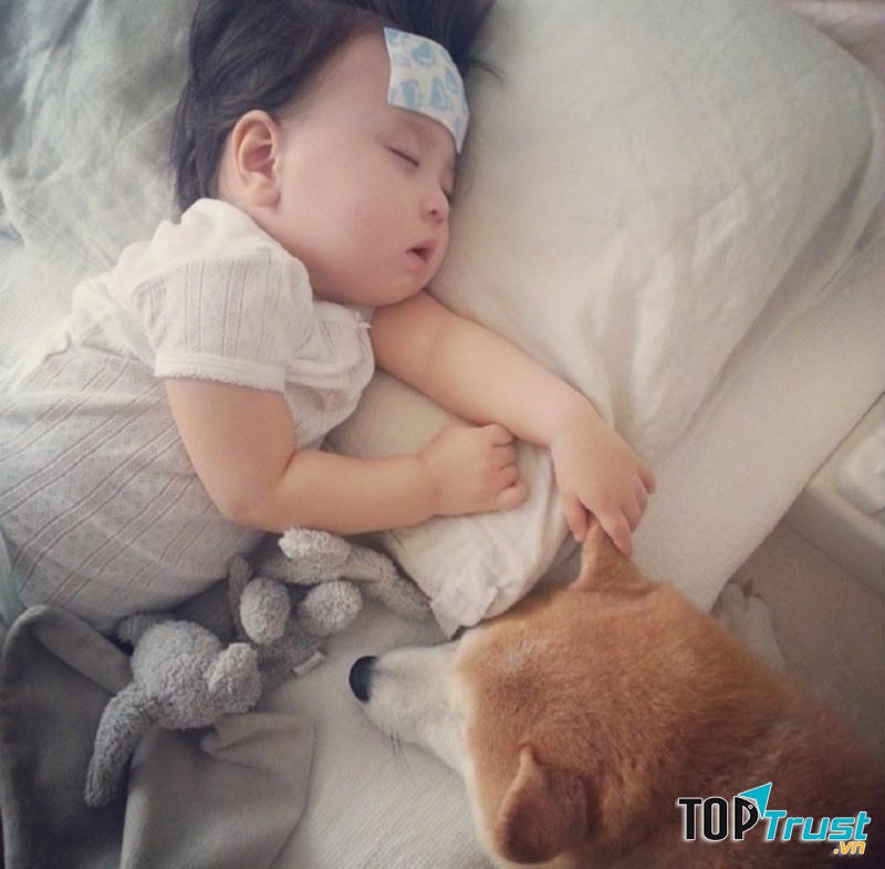 Sai lầm cần tránh khi trẻ sốt cao