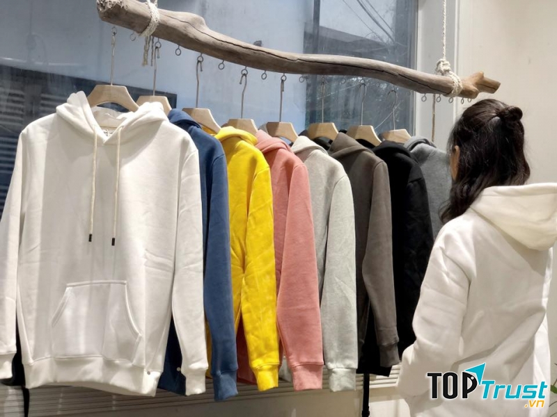 Shop bán hoodie đẹp nhất phố Hoàng Cầu