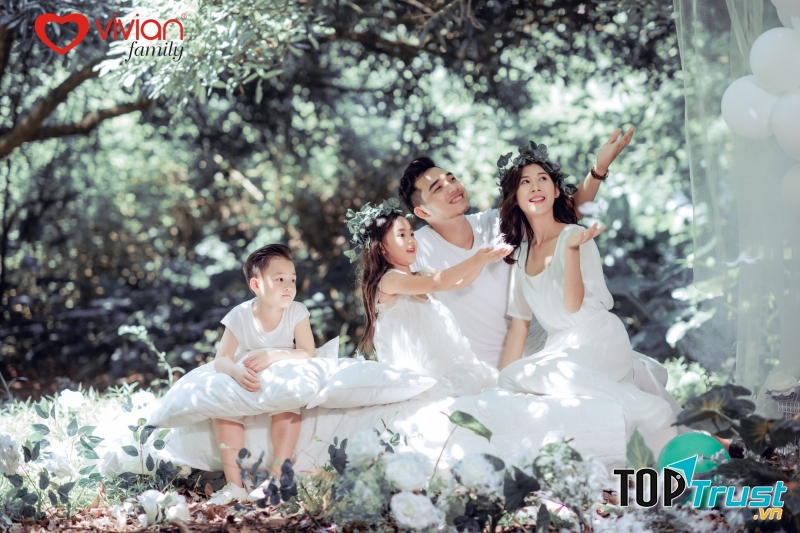 Studio chụp ảnh kỉ niệm gia đình ngoại cảnh đẹp nhất Hà Nội