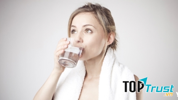 Thói quen uống nước sai cách gây hại cho sức khỏe