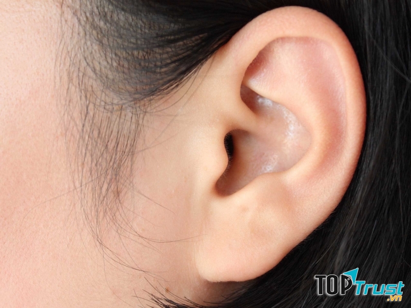 Thói quen xấu gây hại cho đôi tai bạn nên biết