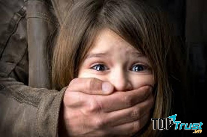 Thủ đoạn bắt cóc trẻ em tinh vi mà bố mẹ cần biết