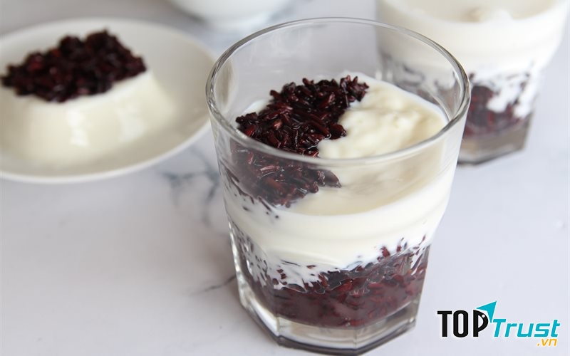 Thương hiệu sữa chua nếp cẩm ngon nhất hiện nay